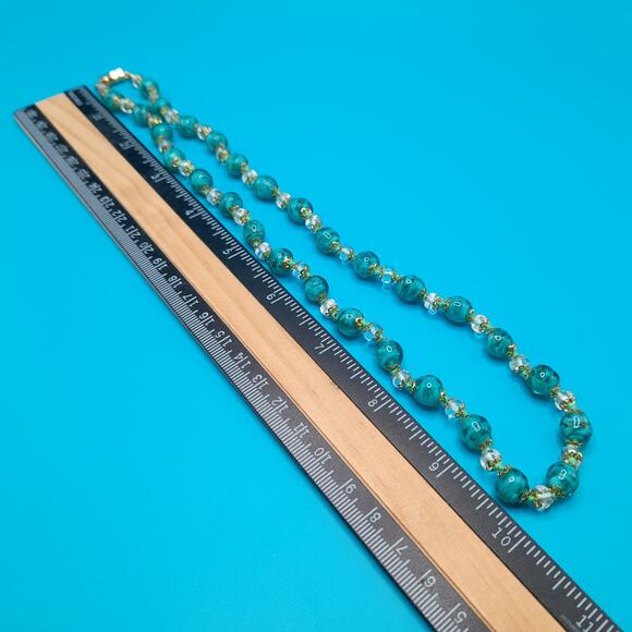 Green Murano Art Glass, Gold Tone Filigree End Caps, Hand-Knotted, Vintage - Picture 8 of 11